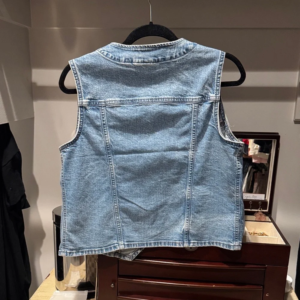 Universal thread Denim Sleeveless Vest - Picture 5 of 5